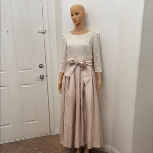 Jessica Howard Cream Lace  Satin Sequins Formal Wedding Dress Tulle Skirt Sz 10